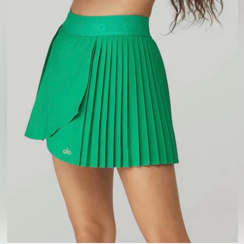 ALO Yoga Aces Tennis Skirt in green Sz L